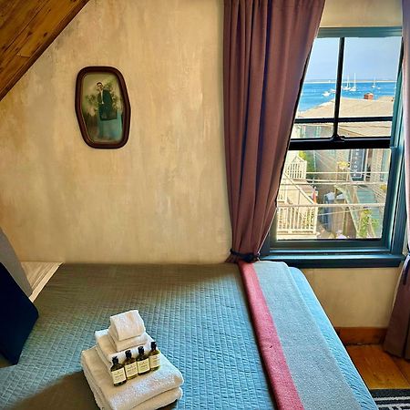 Crew'S Quarters Boarding House - Caters To Men Hotel โพรวินซ์ทาวน์ ภายนอก รูปภาพ