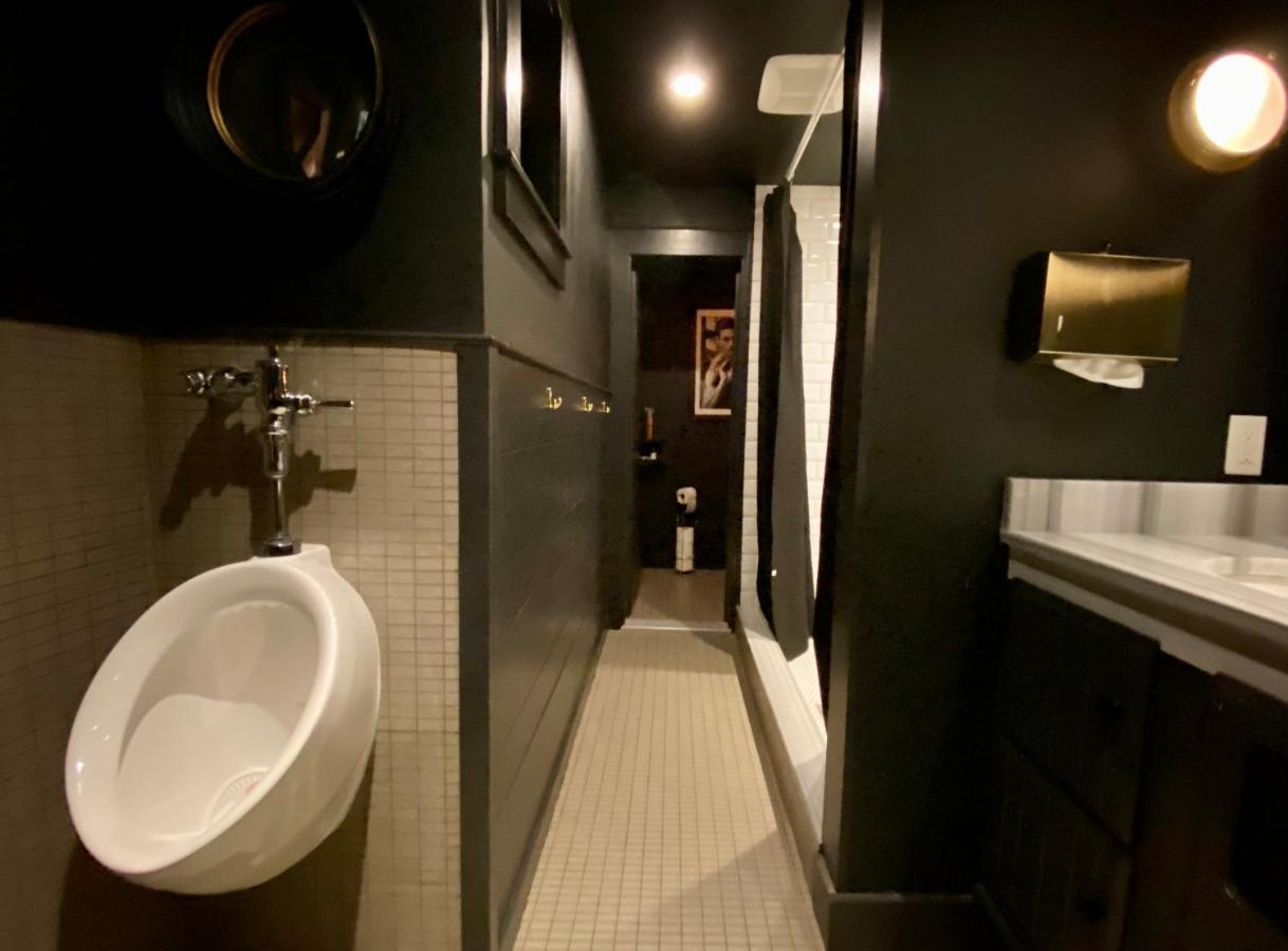 Crew'S Quarters Boarding House - Caters To Men Hotel โพรวินซ์ทาวน์ ภายนอก รูปภาพ