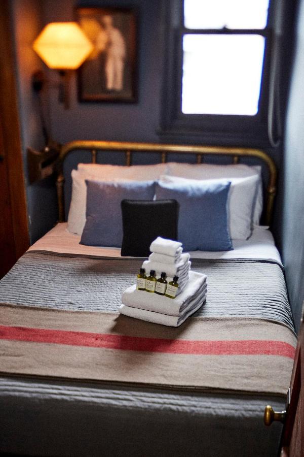 Crew'S Quarters Boarding House - Caters To Men Hotel โพรวินซ์ทาวน์ ภายนอก รูปภาพ