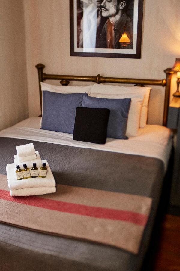 Crew'S Quarters Boarding House - Caters To Men Hotel โพรวินซ์ทาวน์ ภายนอก รูปภาพ