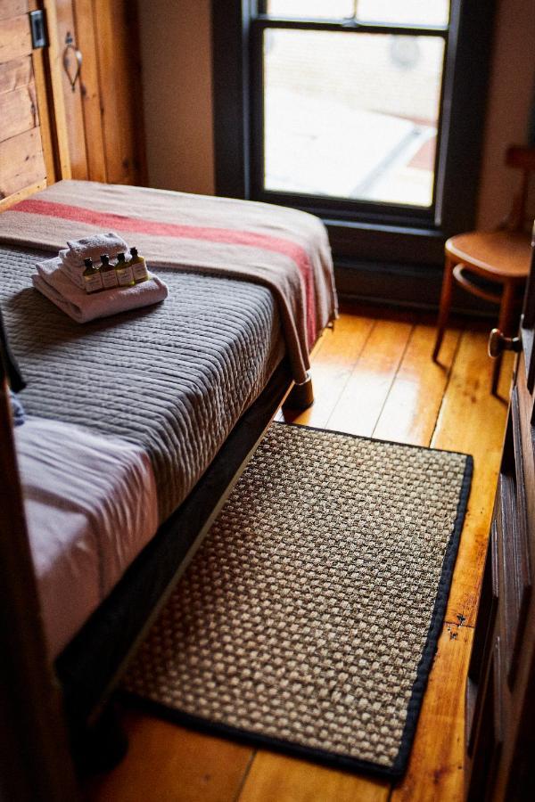 Crew'S Quarters Boarding House - Caters To Men Hotel โพรวินซ์ทาวน์ ภายนอก รูปภาพ