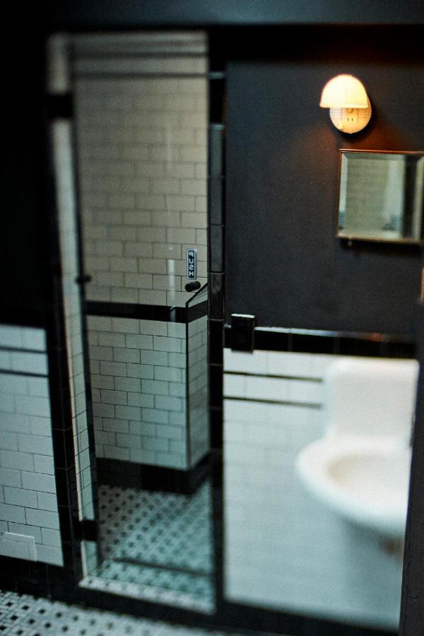 Crew'S Quarters Boarding House - Caters To Men Hotel โพรวินซ์ทาวน์ ภายนอก รูปภาพ