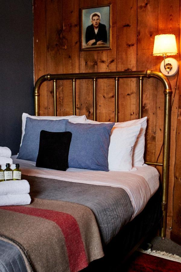 Crew'S Quarters Boarding House - Caters To Men Hotel โพรวินซ์ทาวน์ ภายนอก รูปภาพ