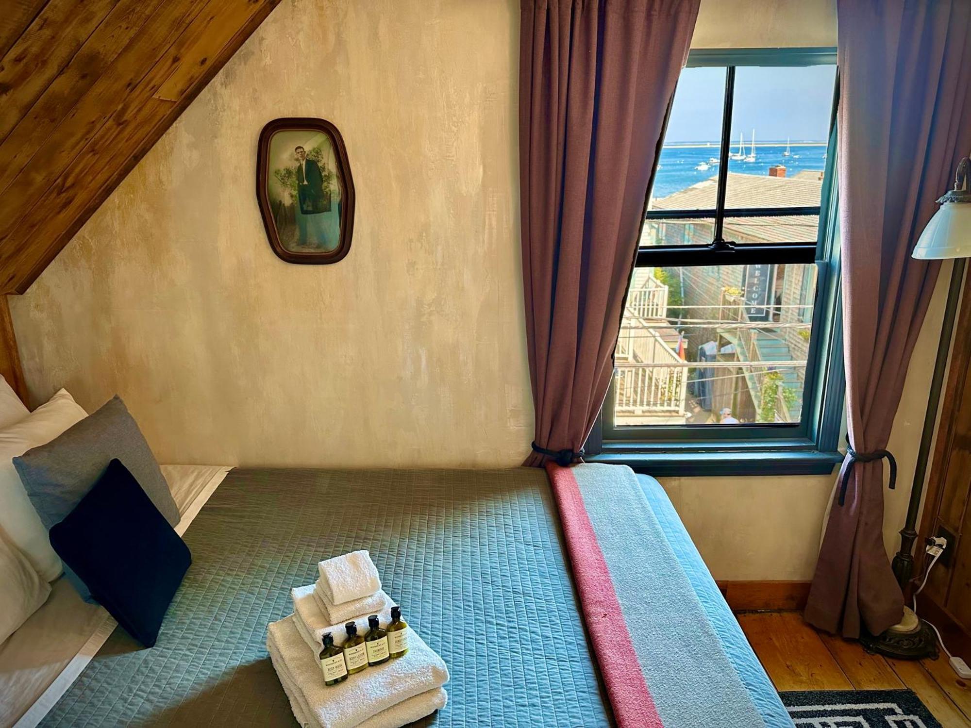 Crew'S Quarters Boarding House - Caters To Men Hotel โพรวินซ์ทาวน์ ภายนอก รูปภาพ